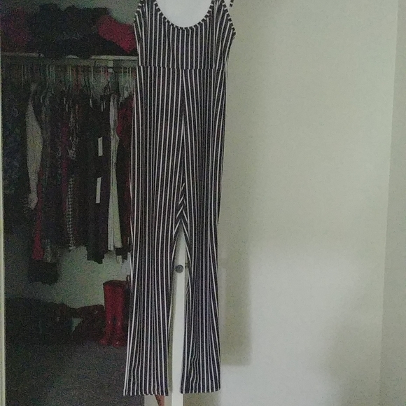 Nasty gal 2 piece jumpsuit with undershirt - Picture 2 of 2